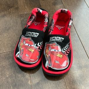 NWOT Kids 11-12 Slippers